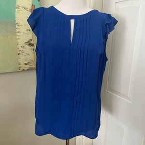 Delicate Elle blouse with flutter sleeves keyhole opening